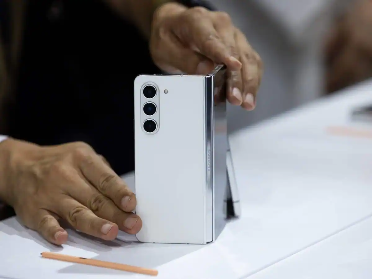 Samsung South Galaxy S22kimreuters