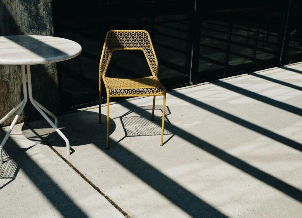 Ways to Design a Stylish and Practical Deck Space